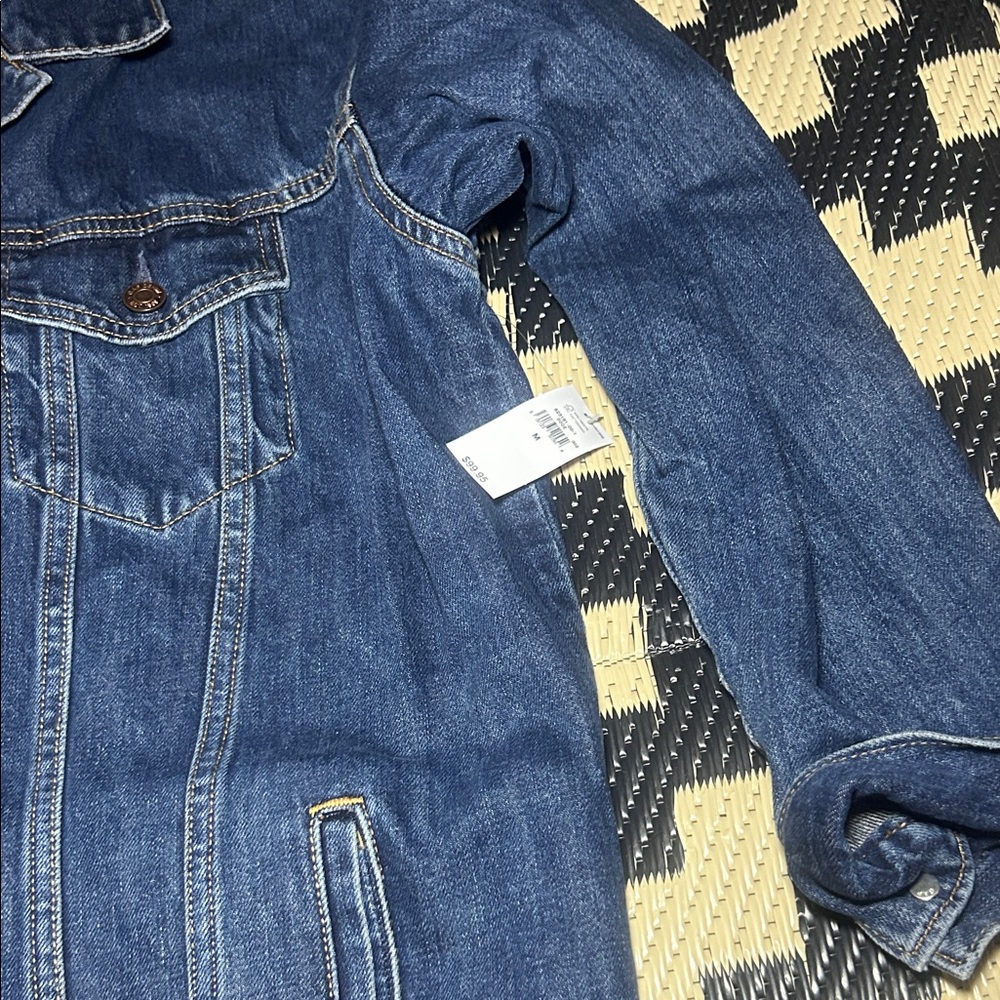 NWT GAP Classic Icon Oversized Denim Jacket with Pockets in Medium Wash - Picture 6 of 8